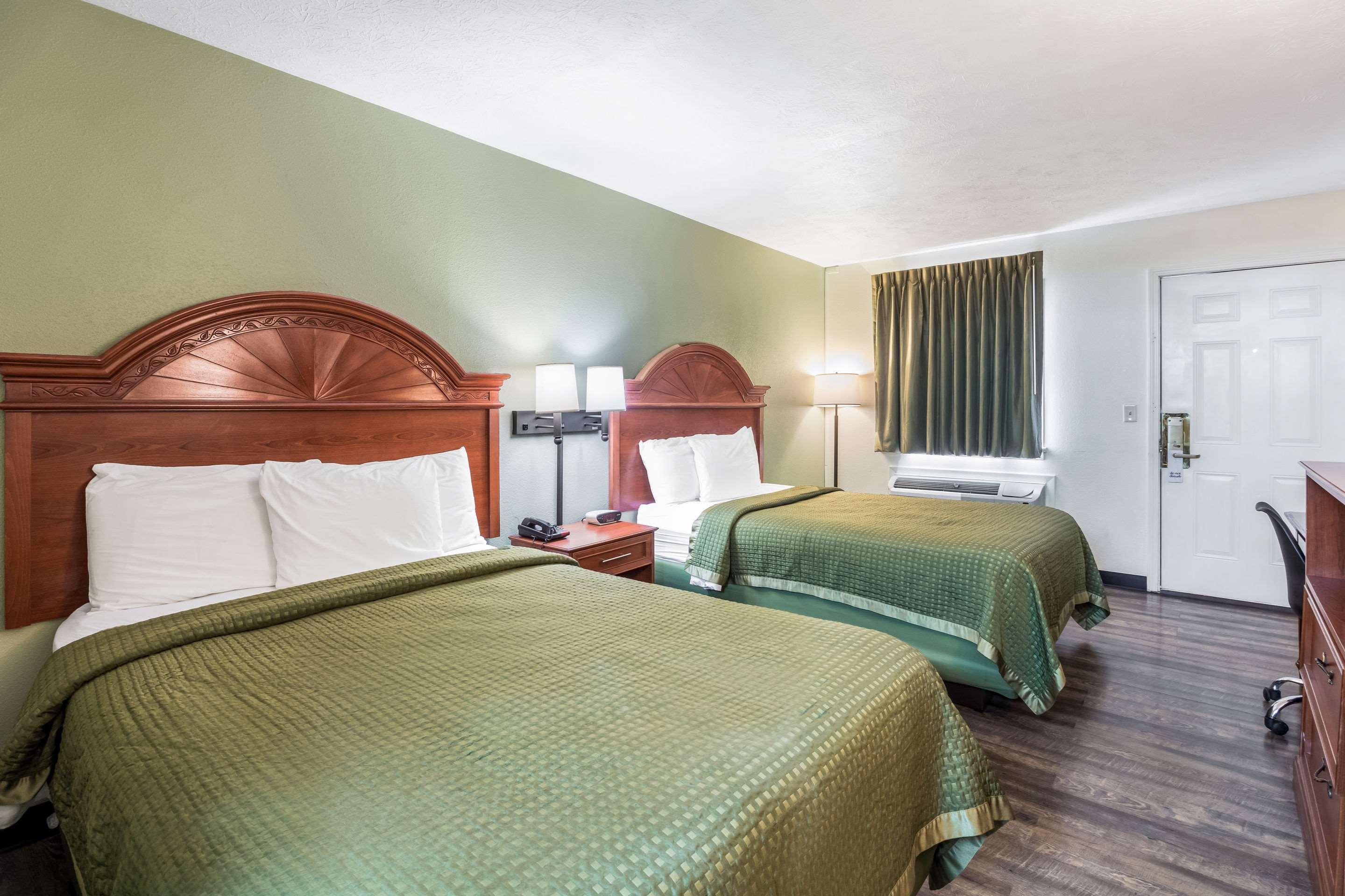 Rodeway Inn Cadiz Exteriör bild